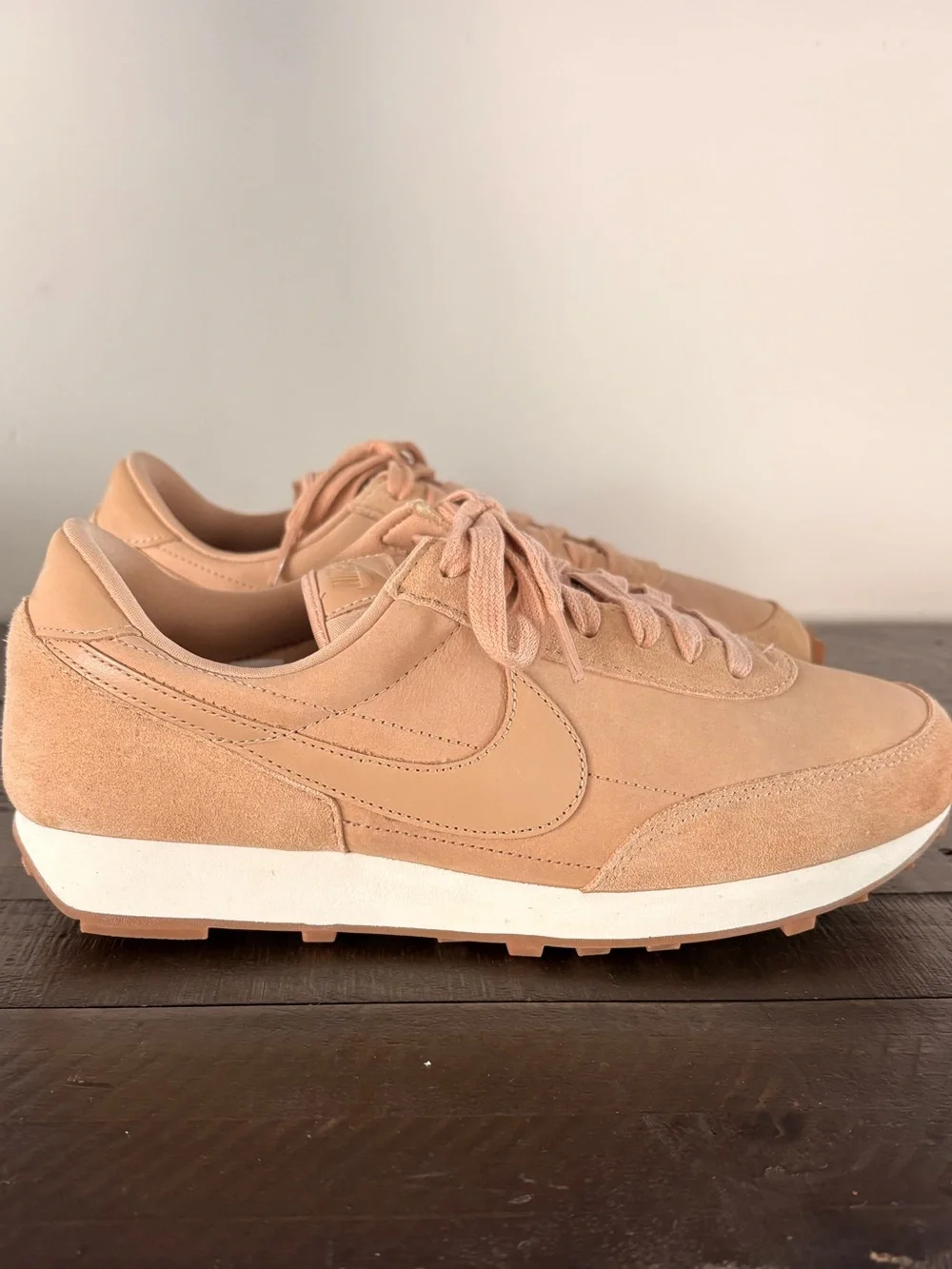 Like New - Nike Retro Runners in Light Beige - Picture 5 of 11